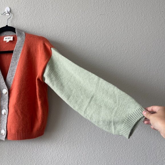BiBi Taupe Rust Pick Your Side Color Block Cropped Cardigan Sweater Size S - Picture 5 of 6